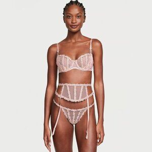 Victoria’s Secret Dream Angels Rosebud‎ Embroidery Bra 34B Garter XS Panty M Set